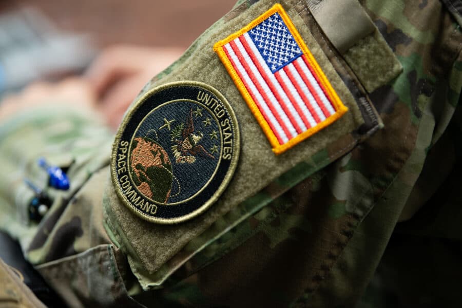 Gli USA confermano: "Abbiamo armi nello spazio". Reazioni di Russia e Cina