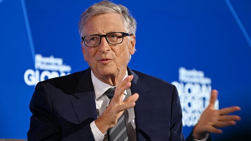 Bill Gates lancia l'allarme sull'IA: «Gli Stati Uniti devono guidare con una normativa»