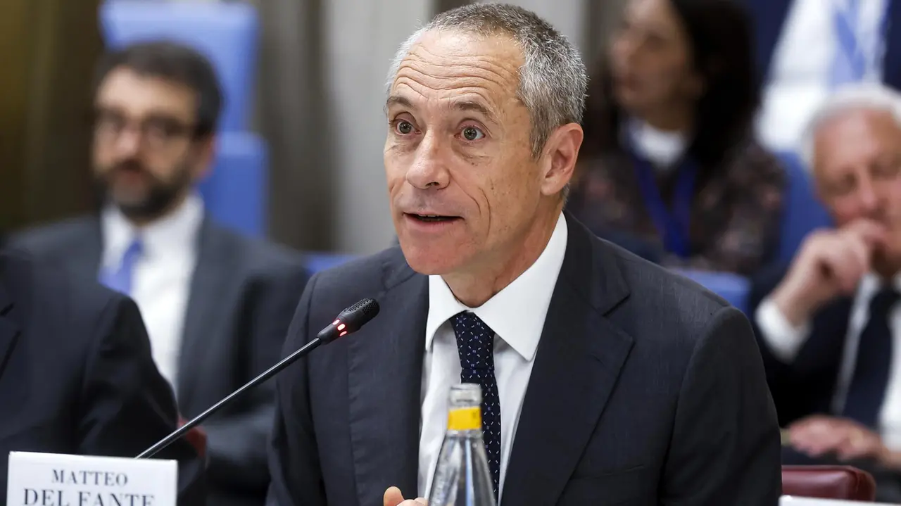 Consob dà il via libera all'Opas di Poste su Tim: adesioni dal 20 luglio