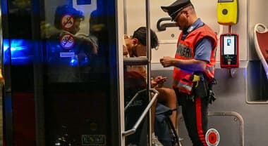 Operazione massiccia contro le gang giovanili: 539 arresti e sequestri di armi, droga e contanti in 44 province