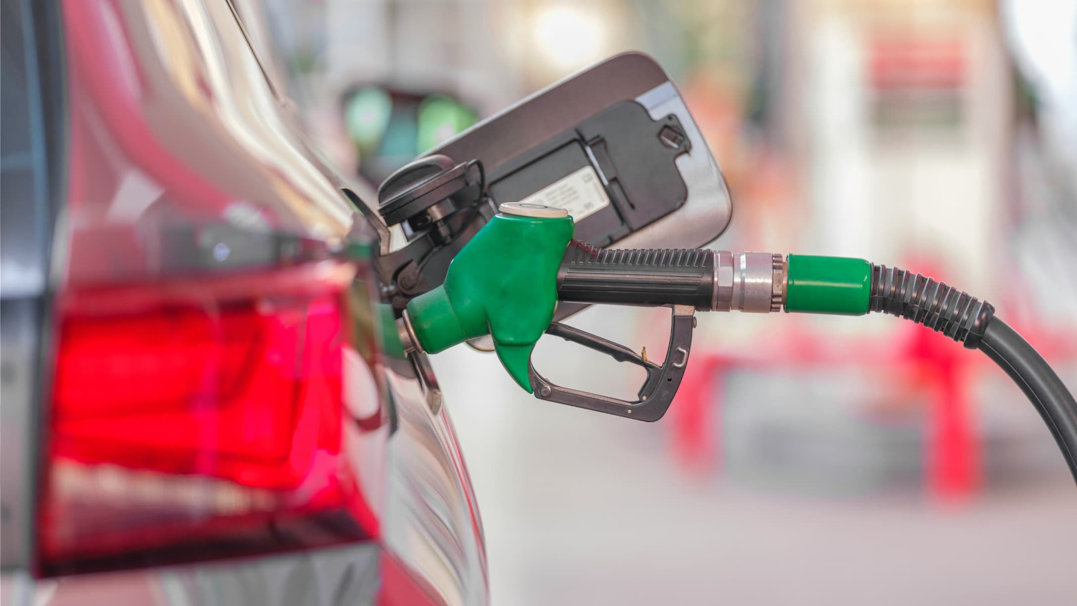 Carburanti, impennata dei prezzi: il governo considera il ritorno delle accise mobili