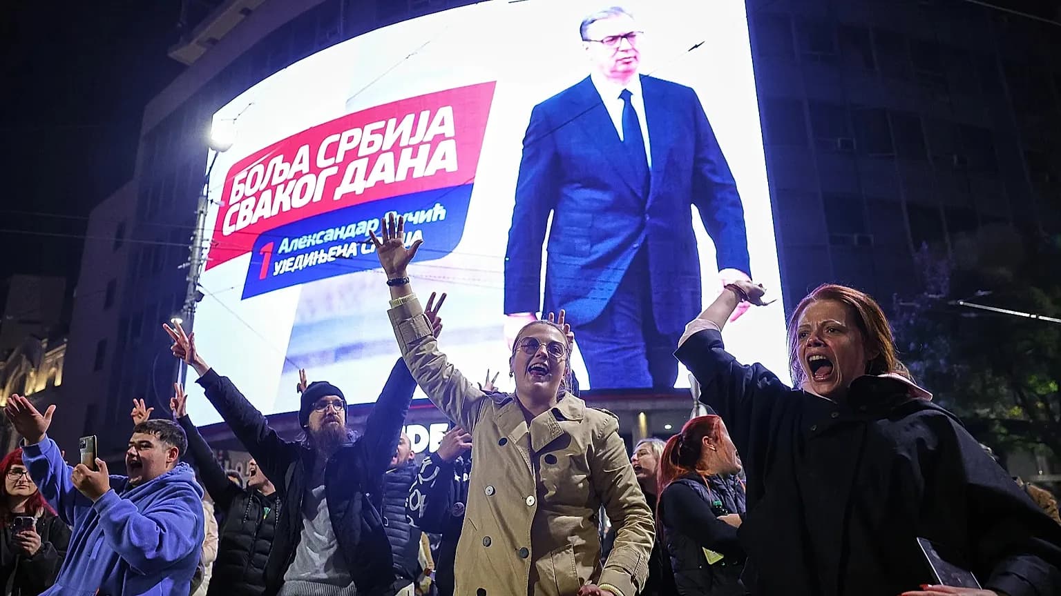 Serbia, cambiamento epocale alle elezioni: la lista degli studenti vince, Vučić riconosce la sconfitta