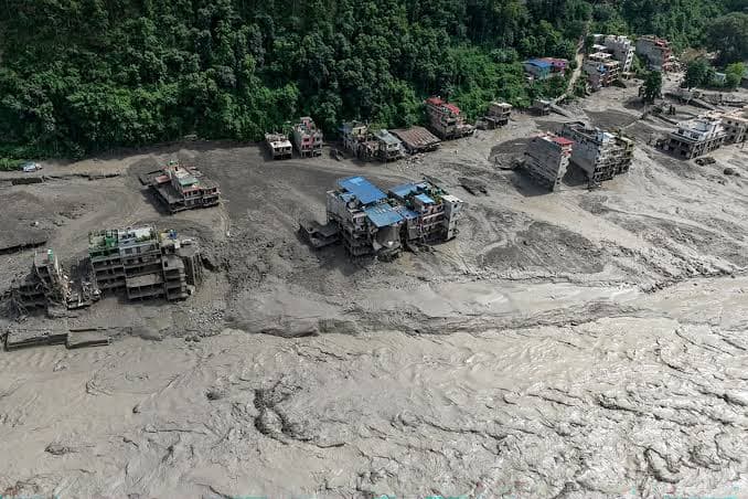 Tragedia in Nepal e Tibet: alluvione devastante causa oltre 1.200 morti e migliaia di dispersi