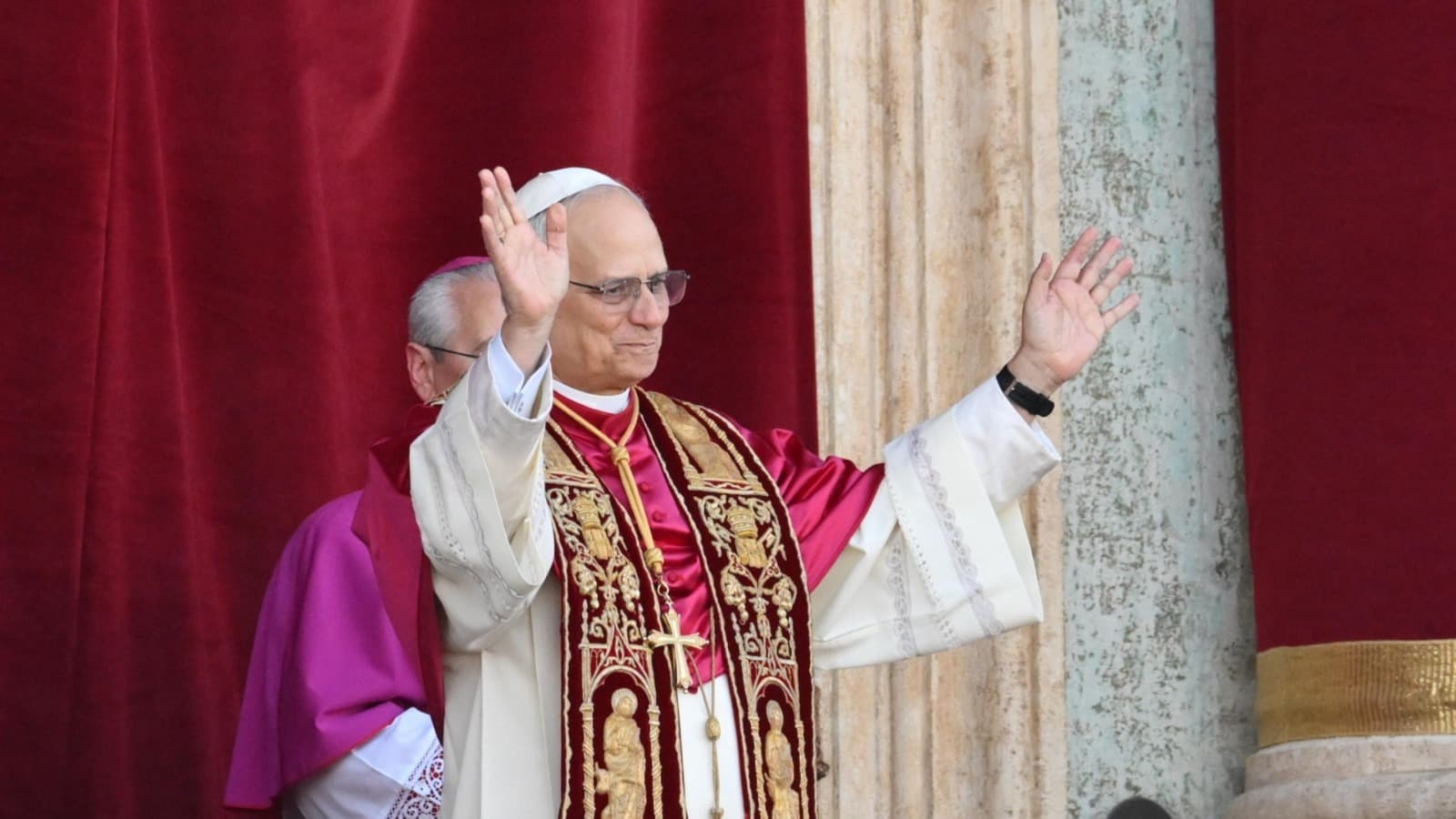 Leone ripristina gli stipendi dei cardinali e annulla l'austerità di Francesco